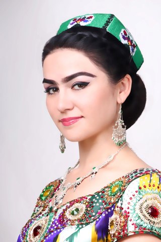 Фараж: Известная таджикская певица посвятила песню теме миграции мужчин в Россию