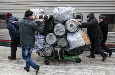 Вечерний Бишкек: Как гастарбайтеры покидают Россию