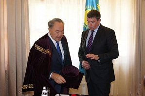 Нурсултан Назарбаев стал почетным доктором Уральского федерального университета